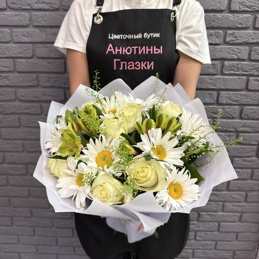Букет с крупной ромашкой