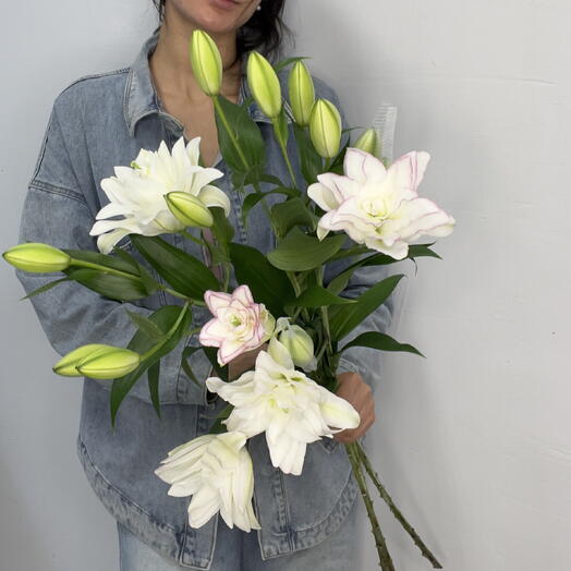 Лилия пионовиднная 🌸