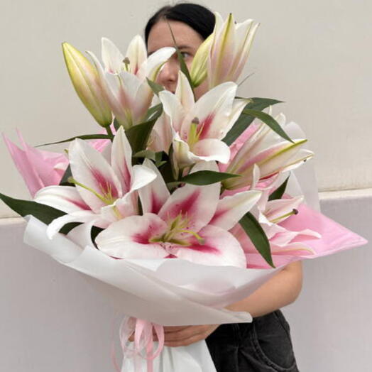 Нежные лилии 🌸 воздушный монобукет из шикарных и ароматных лилий