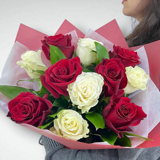 Букет из 11 роз на день рождения, на свидание, для мамы🌹