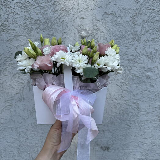Букет из стойкой хризантемы и эустомы 💐