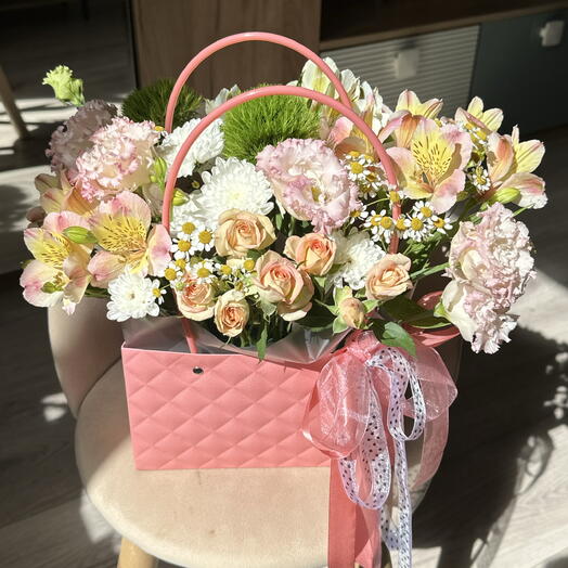 Летняя композиция в сумке🌸🌿