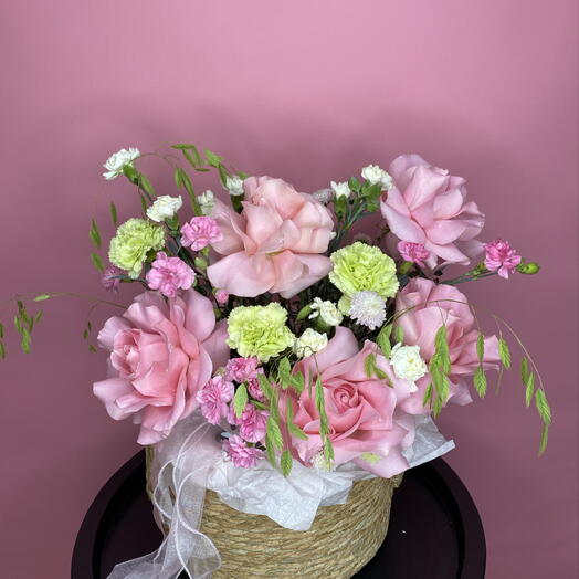 Корзина с цветами Праздник