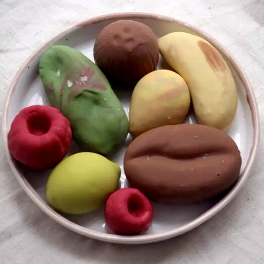 Ассорти корпусных пирожных (vegan) в подарок на День Рождения, как комплимент