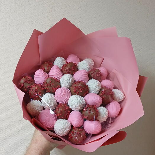 Букет из клубники в шоколаде ( 500 грамм )