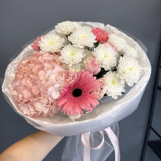 Пышный букет «FlowaLova» 💗 Гортензия, хризантема, Гербера, Диантус, Кустовая Роза