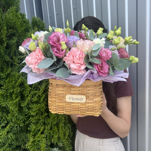 Корзина с эустомой микс 💐