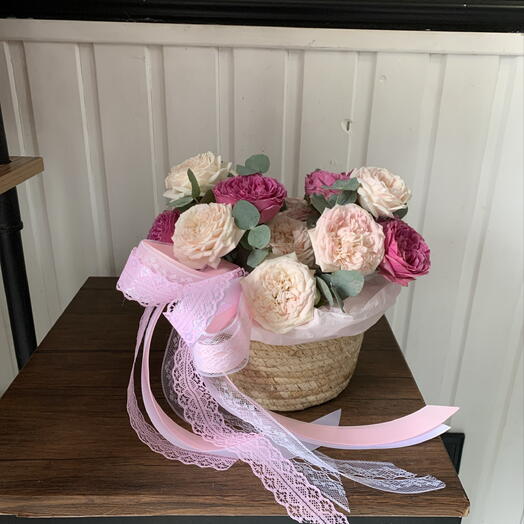 Корзиночка с пионовидными  розами 💐