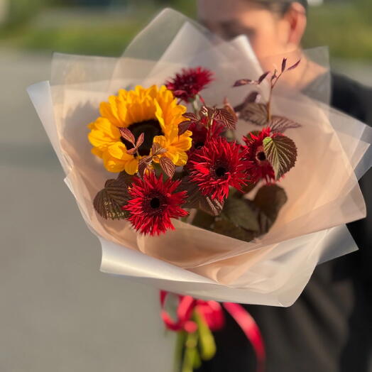 Подсолнух и герберы
