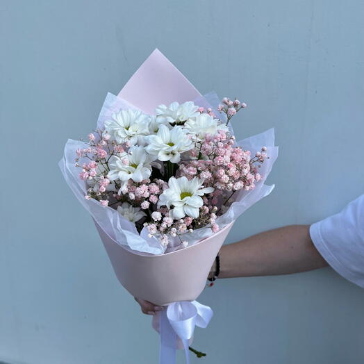 Нежный букет-комплимент с хризантемой ромашка и гипсофилой🌸