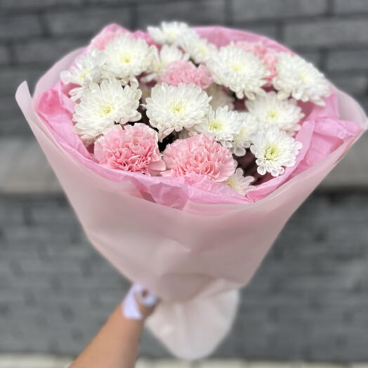 Букет с хризантемой и диантусами 💝