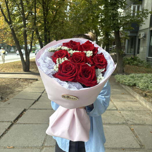 Букет с розами и статицей