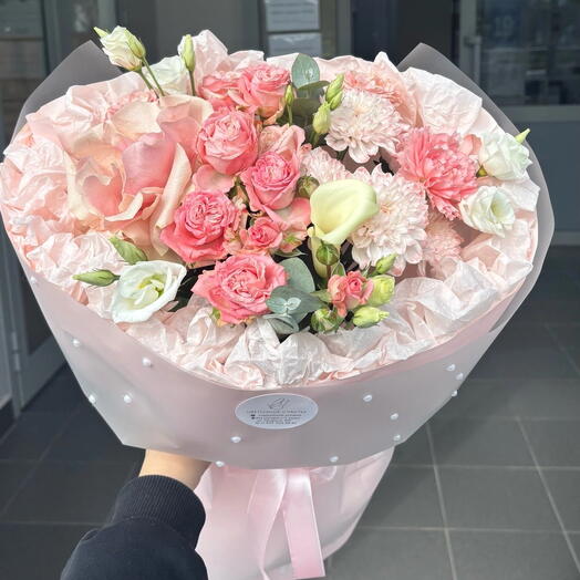 Букет с каллами и кустовыми