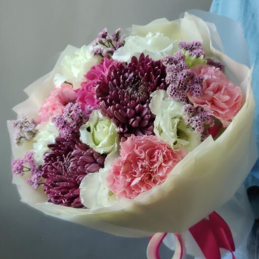 Авторский букет с хризантемами и эустомой 💜