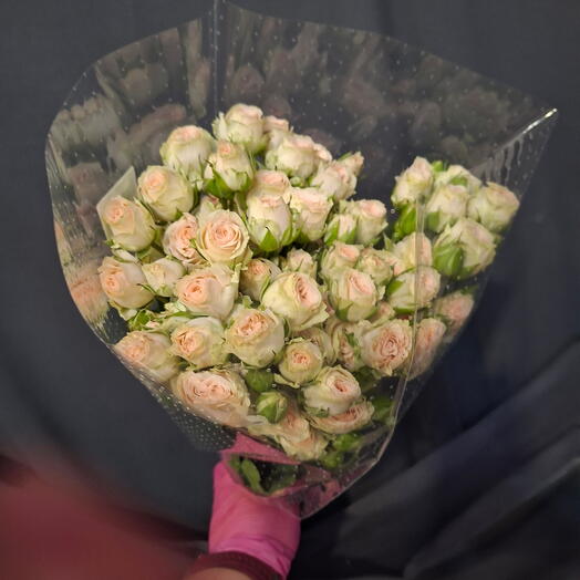 Букет из 9 нежных кустовых роз