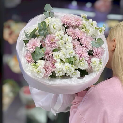 Маттиола и кустовая хризантема Дуо