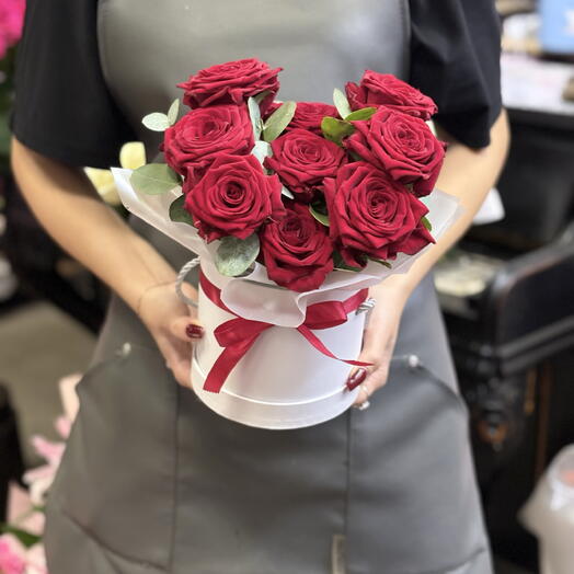 Pasion Roja — Композиция из 9 красных роз в шляпной коробке
