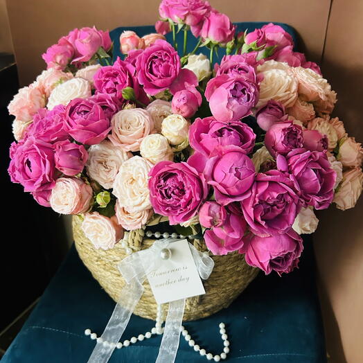 Пионовидные розы в корзине микс 🌺🌸не оставит равнодушным