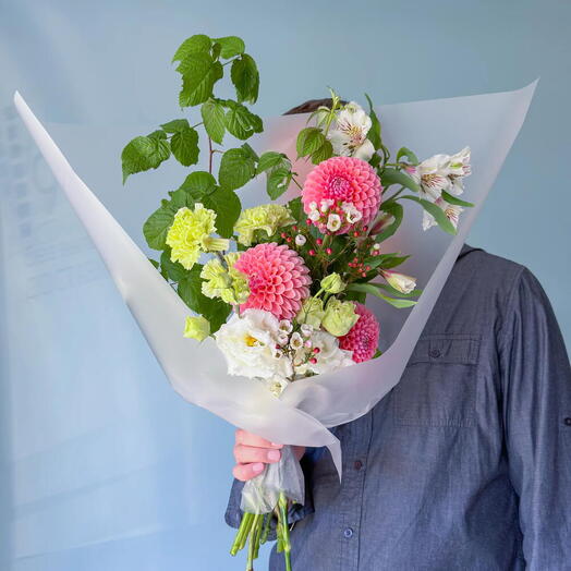 Букет из розовых георгинов и белых цветов «Летний янтарь» 🌸 41493