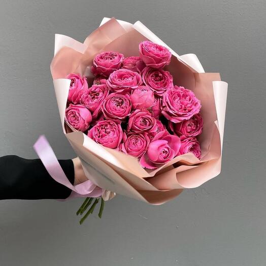 Bouquet of peony-shaped roses