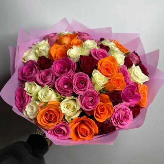 A mix of 51 roses