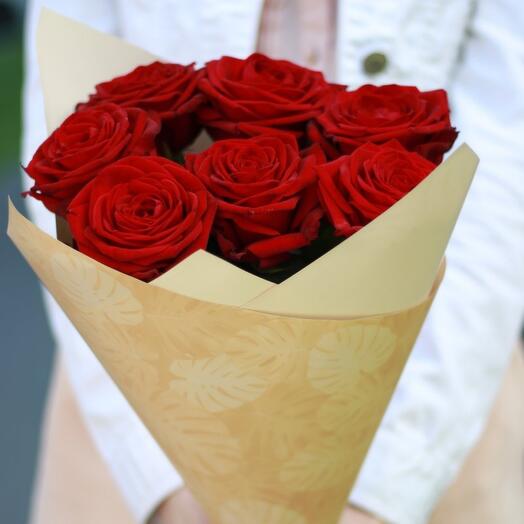 7 scarlet roses