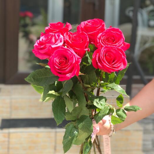7 crimson roses