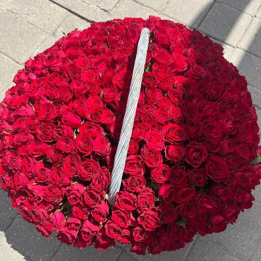 Корзина из роз 301
