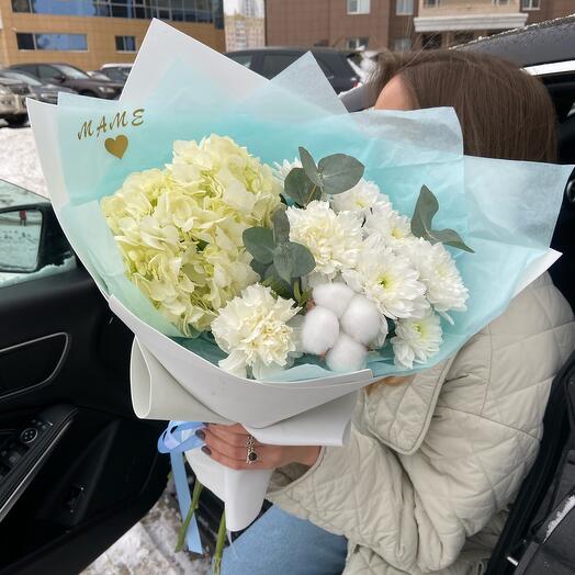 Букет для мамы с хризантемой и гортензией