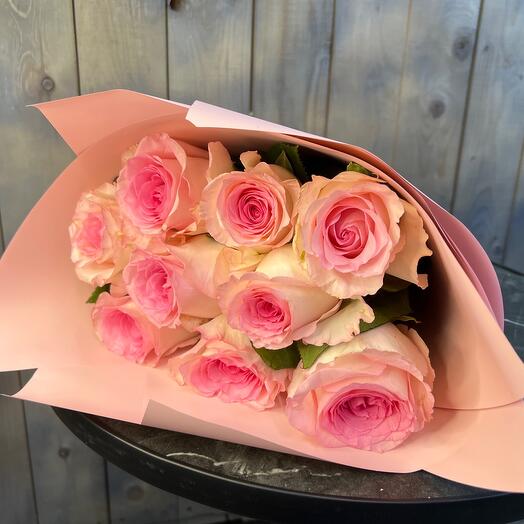 9 roses Ecuador