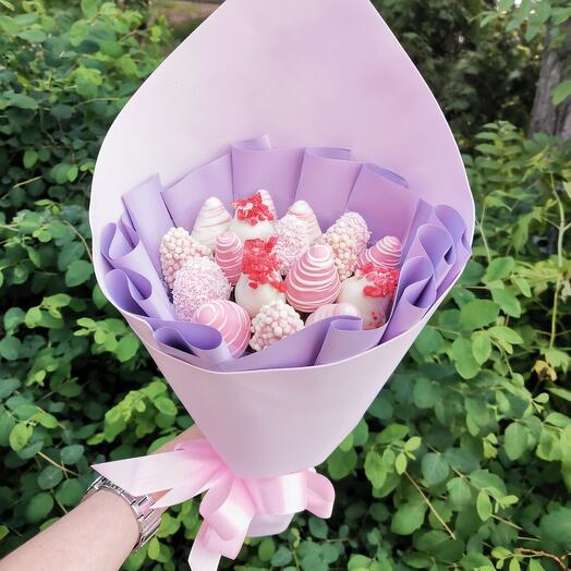 Un cumplido de fresas cubiertas de chocolate