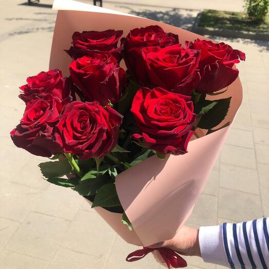 Букет 9 шикарных красных роз