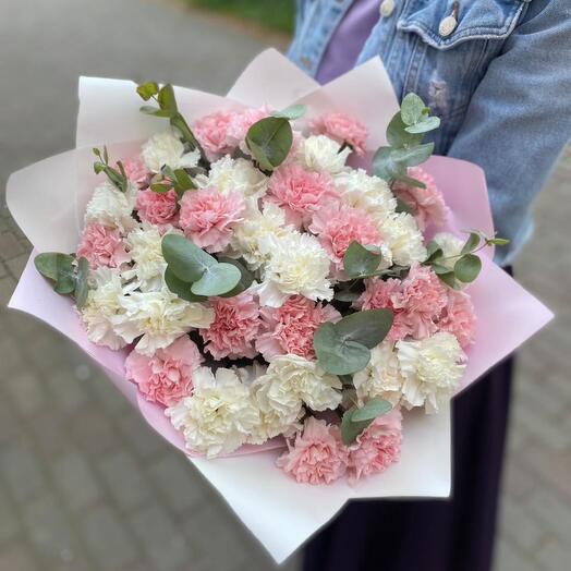 Нежные диантусы с эвкалиптом 35 шт
