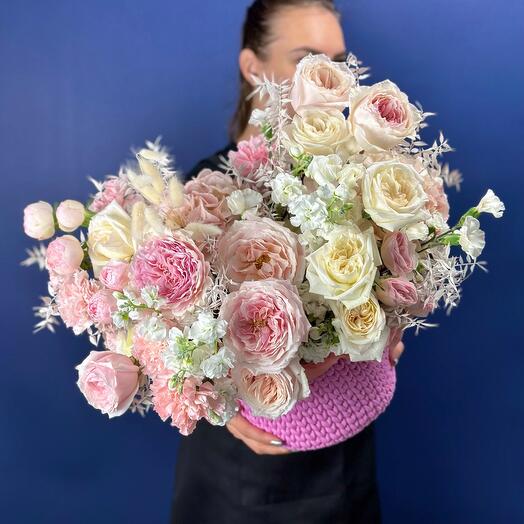 Цветы в корзине для любимой. Композиция 713. Leora Flowers дом цветочной моды