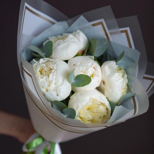 5 white peonies