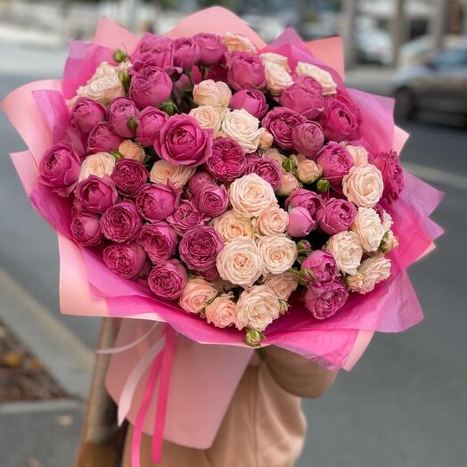 Шикарный букет с пионовдными розы