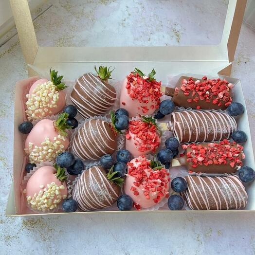 Assorted strawberries and bananas in shokolod