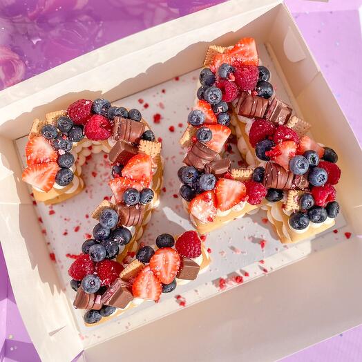 Birthday cake "Honey-berry figures" 2 kg