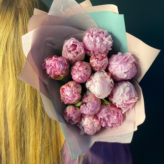 Monobook with 13 peonies
