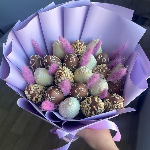 Bouquet of strawberries and Delicate Lilac