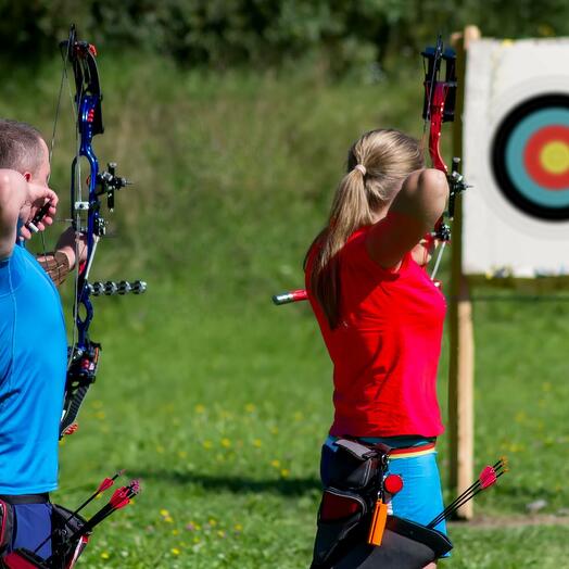 Стрельба из лука или метание ножей для двоих