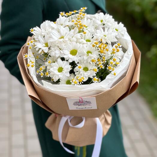 Bouquet of daisies and chrysanthemums