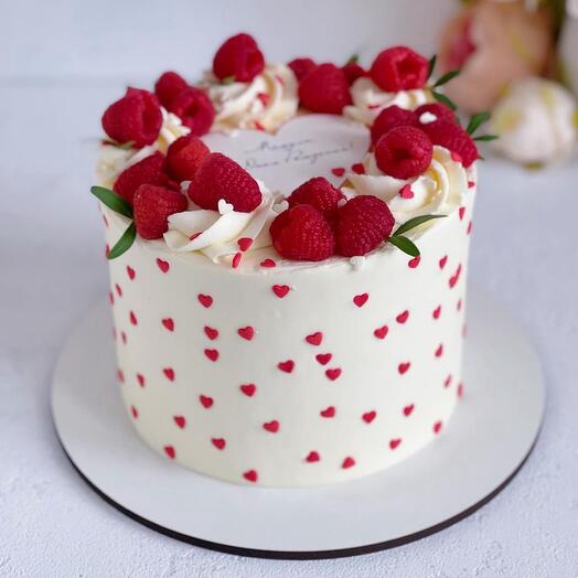 Торт с малиной сердце
