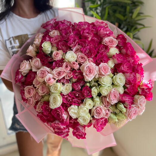 Multicoloured spray roses