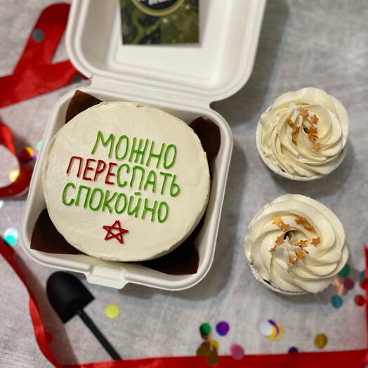 Бенто торт мужчине- бенто торт и 2 капкейка