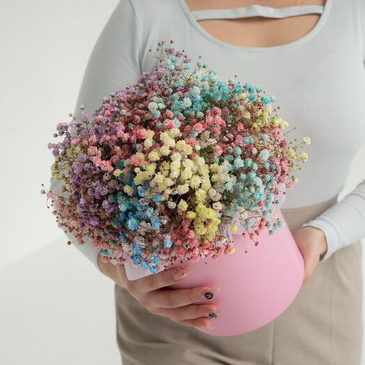 Цветная гипсофила в нежной, шляпной коробке