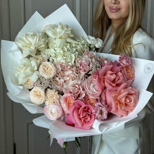 Букет «Пудра» с французскими розами и гортензией 🤍