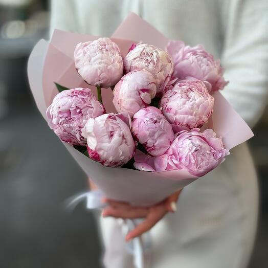Bouquet of 9 fragrant peonies