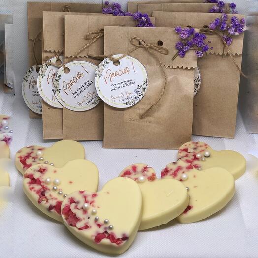 Corazones de chocolate blanco y fresas deshidratadas 10 unidades