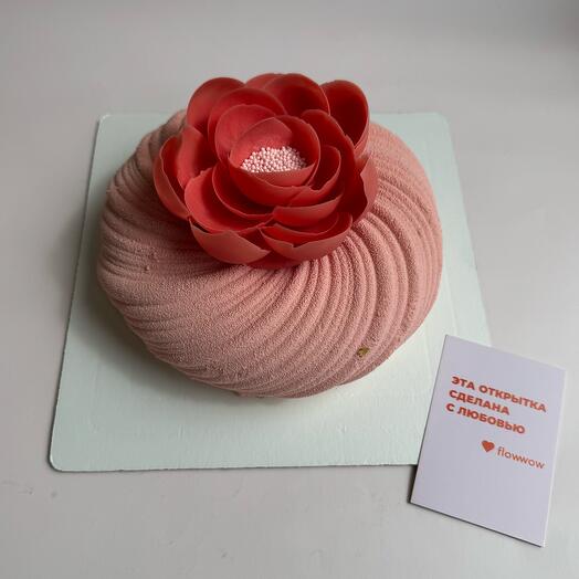 Pastel de mousse con peonía